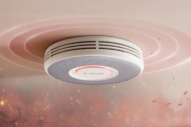 Rauchmelder blinkt rot nach Alarm – Das sollten Sie wissen