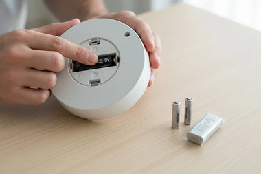 Rauchmelder Batterie wechseln: Wann, wie und welche Batterien Sie brauchen