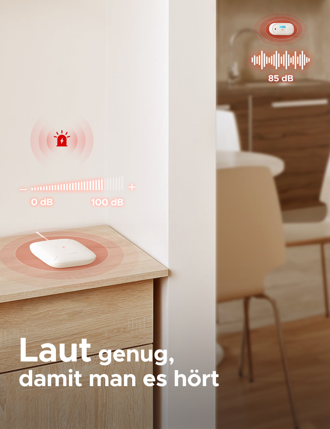 Der XC01-M und die Basisstation SBS50 lösen einen Alarm aus; ein Dezibel-Symbol unten zeigt eine Lautstärke von 85 Dezibel an.