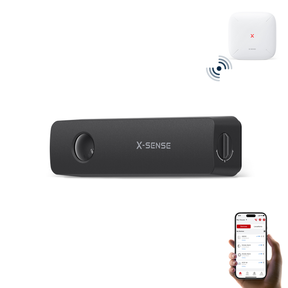 Ein X-SENSE SMA51 Briefkastensensor, eine SBS50 Basisstation und ein Mobiltelefon mit geöffneter Home Security App.