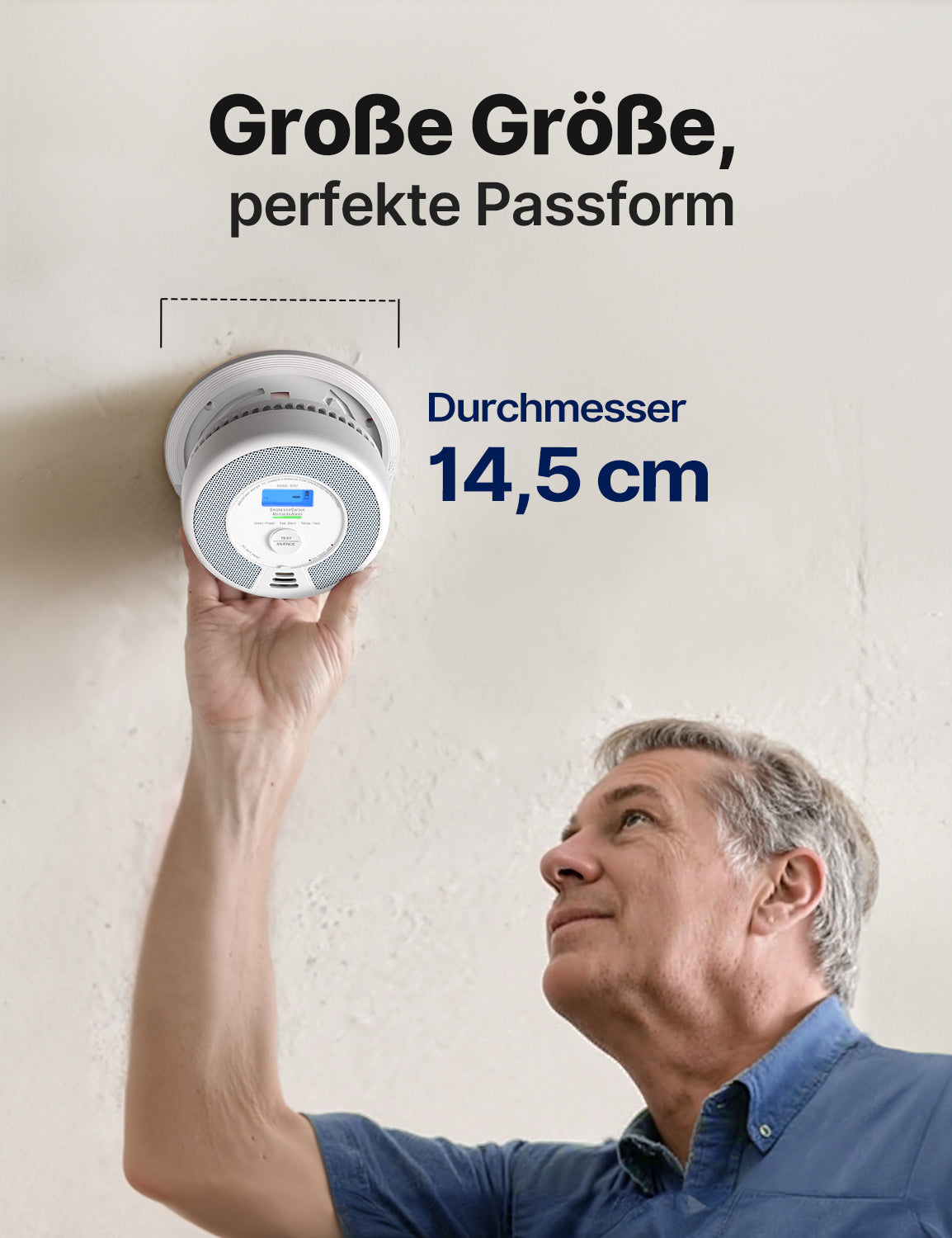 Eine Person installiert einen X-SENSE SC07 Kombi-Rauch- und Kohlenmonoxidmelder an der Decke.