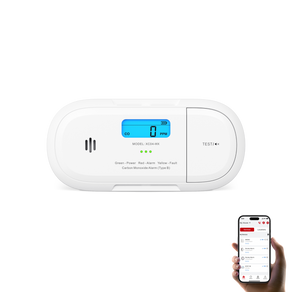 Ein intelligenter Kohlenmonoxidmelder vom Typ X-SENSE XC04-WX und ein Mobiltelefon mit geöffneter Home Security App.