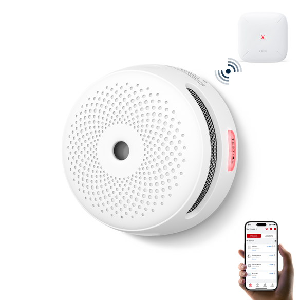 Ein X-SENSE XS01-M Mini-Rauchmelder, verbindbar mit der SBS50-Basisstation und der Home Security App.